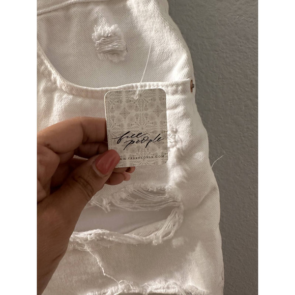 NWT Free People Women's Optic White Maggie Mid-Rise Cut-Out Shorts Size 31 - Picture 8 of 10
